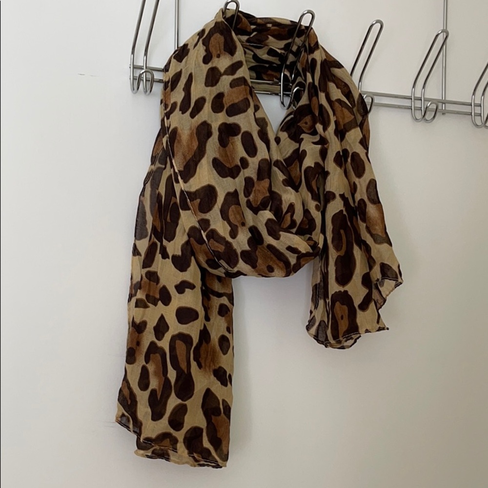 Leopard print light weight scarf